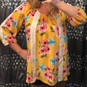 Riah Fashion Los Angeles size L  women’s floral